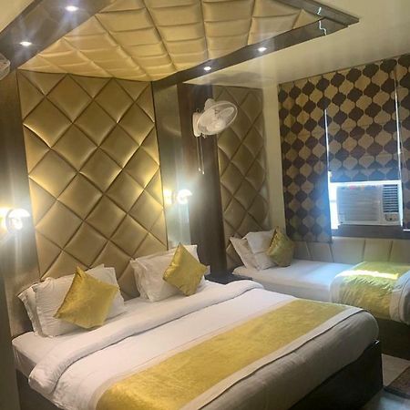 Hotel Mmk Канпур Екстериор снимка