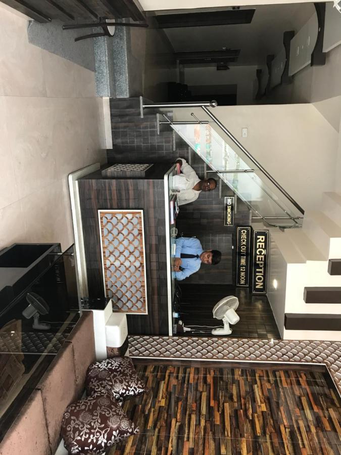 Hotel Mmk Канпур Екстериор снимка