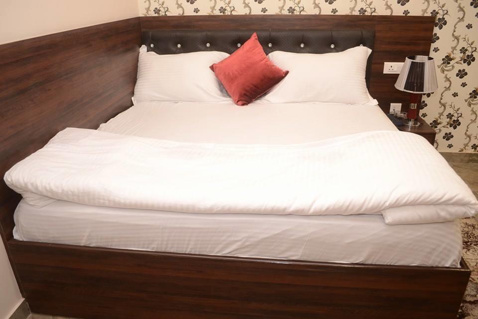 Hotel Mmk Канпур Екстериор снимка