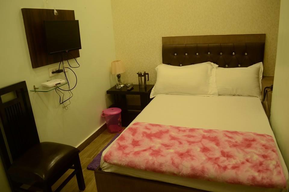 Hotel Mmk Канпур Екстериор снимка