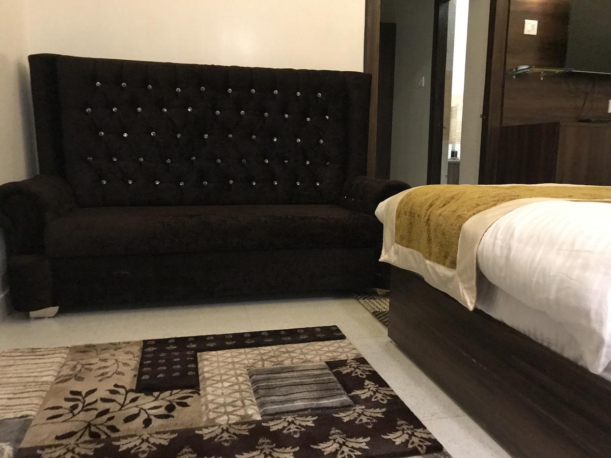 Hotel Mmk Канпур Екстериор снимка