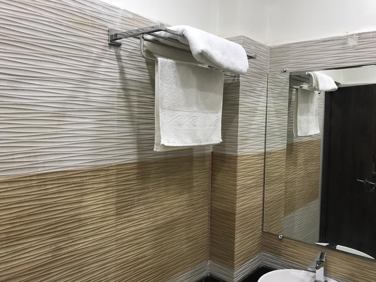 Hotel Mmk Канпур Екстериор снимка