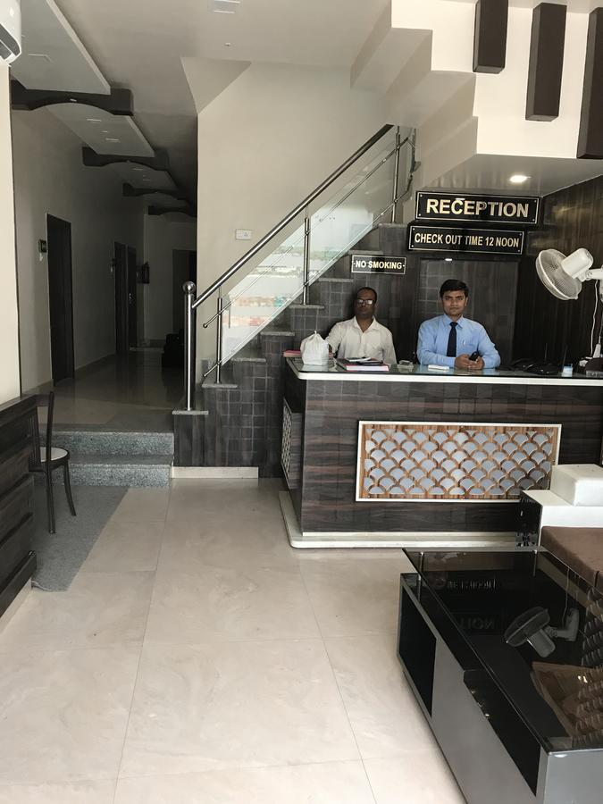 Hotel Mmk Канпур Екстериор снимка