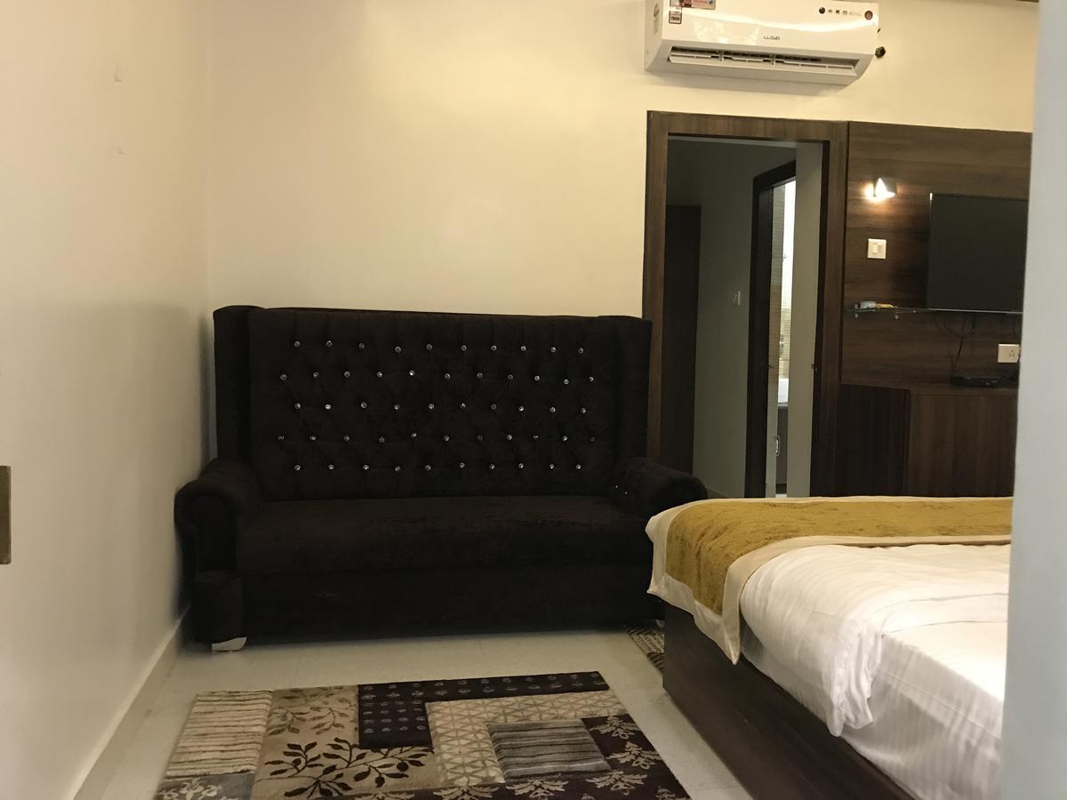 Hotel Mmk Канпур Екстериор снимка