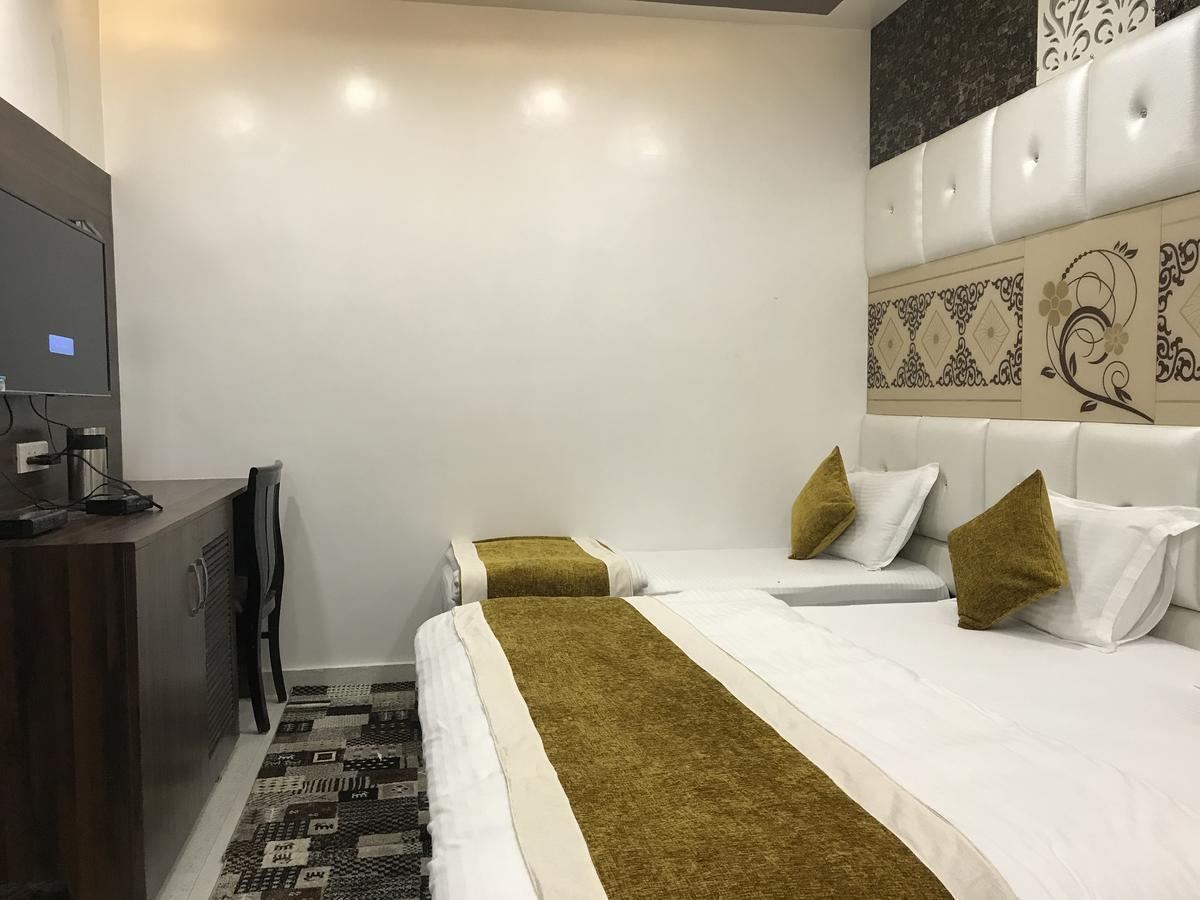 Hotel Mmk Канпур Екстериор снимка