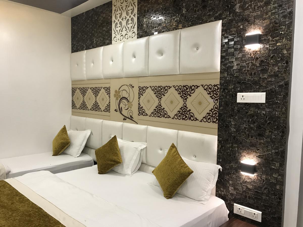 Hotel Mmk Канпур Екстериор снимка