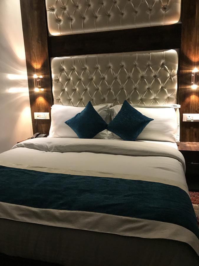 Hotel Mmk Канпур Екстериор снимка
