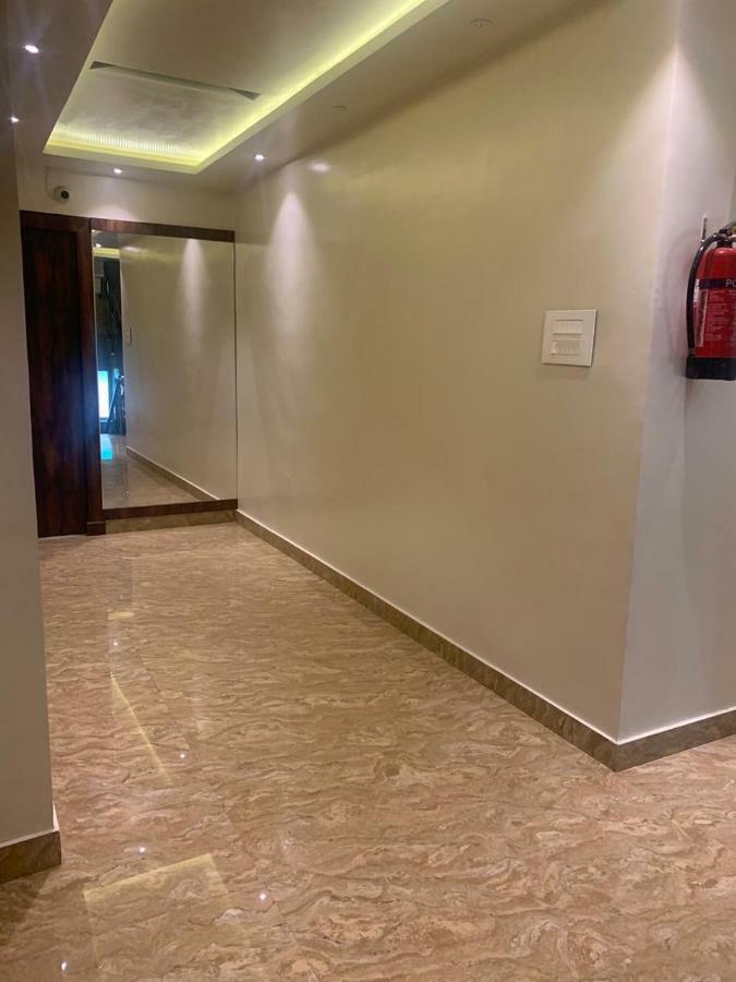 Hotel Mmk Канпур Екстериор снимка