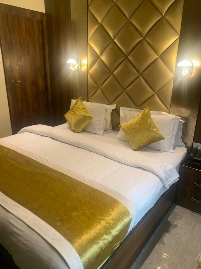 Hotel Mmk Канпур Екстериор снимка
