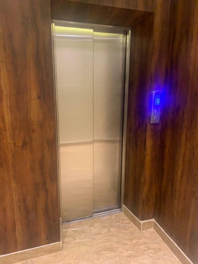 Hotel Mmk Канпур Екстериор снимка
