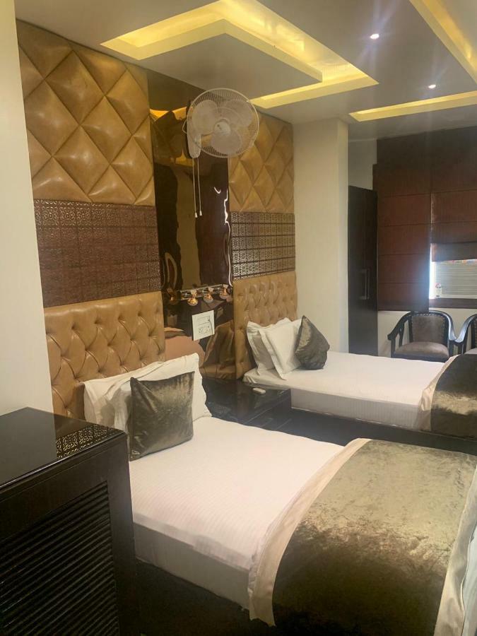 Hotel Mmk Канпур Екстериор снимка