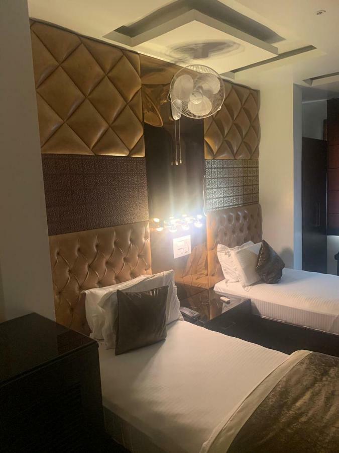 Hotel Mmk Канпур Екстериор снимка