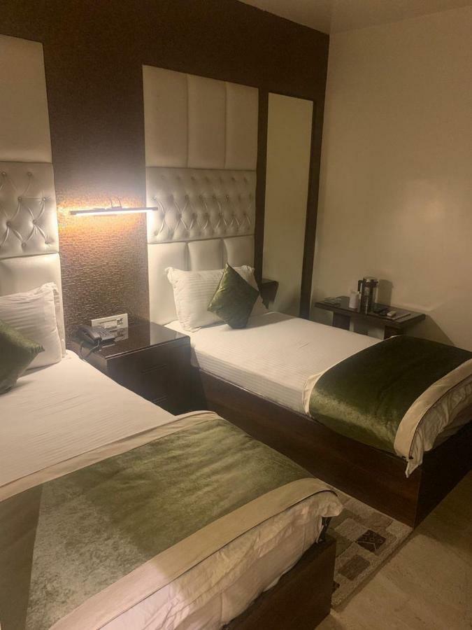 Hotel Mmk Канпур Екстериор снимка