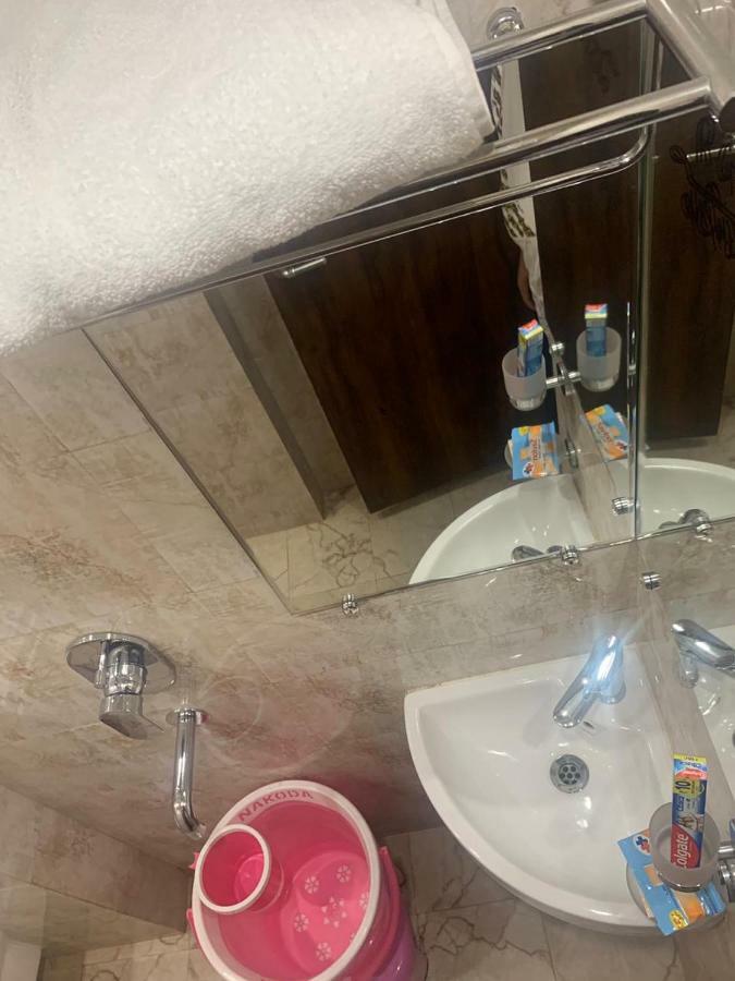 Hotel Mmk Канпур Екстериор снимка